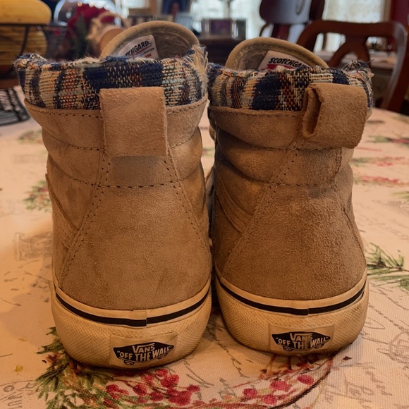 🛹VANS🛹 Unisex sk8 - Fur Lined Suede High Tops. Men’s 6.5, Women’s 8 - Picture 4 of 8